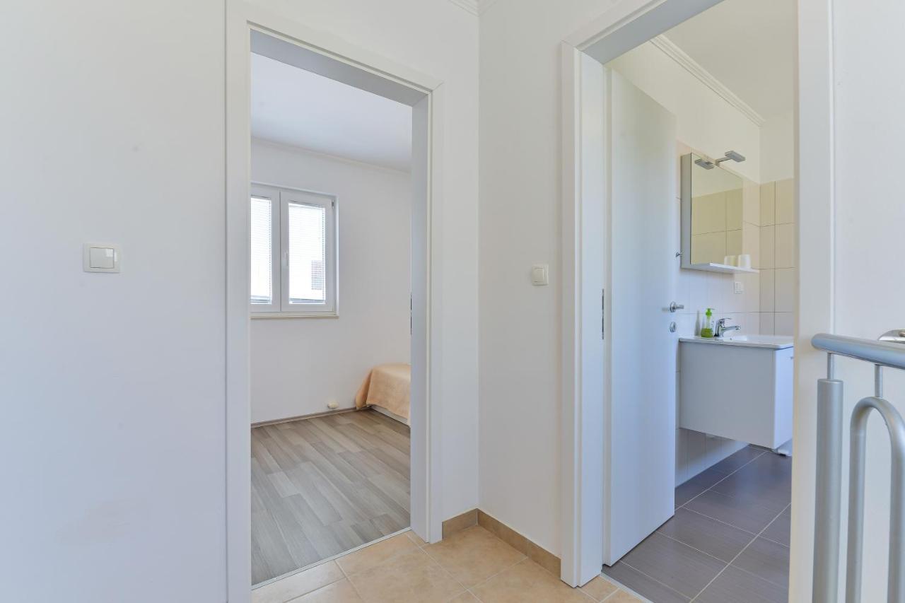 Apartments By The Sea Nin, Zadar - 13172 Εξωτερικό φωτογραφία